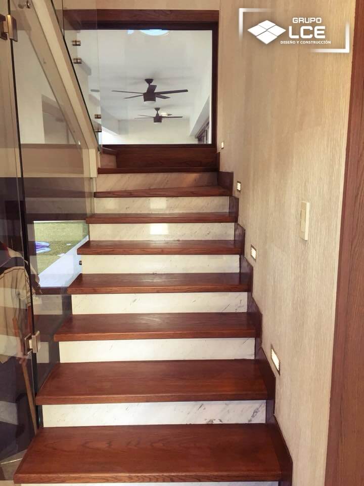 Grupo LCE Escaleras caoba-1